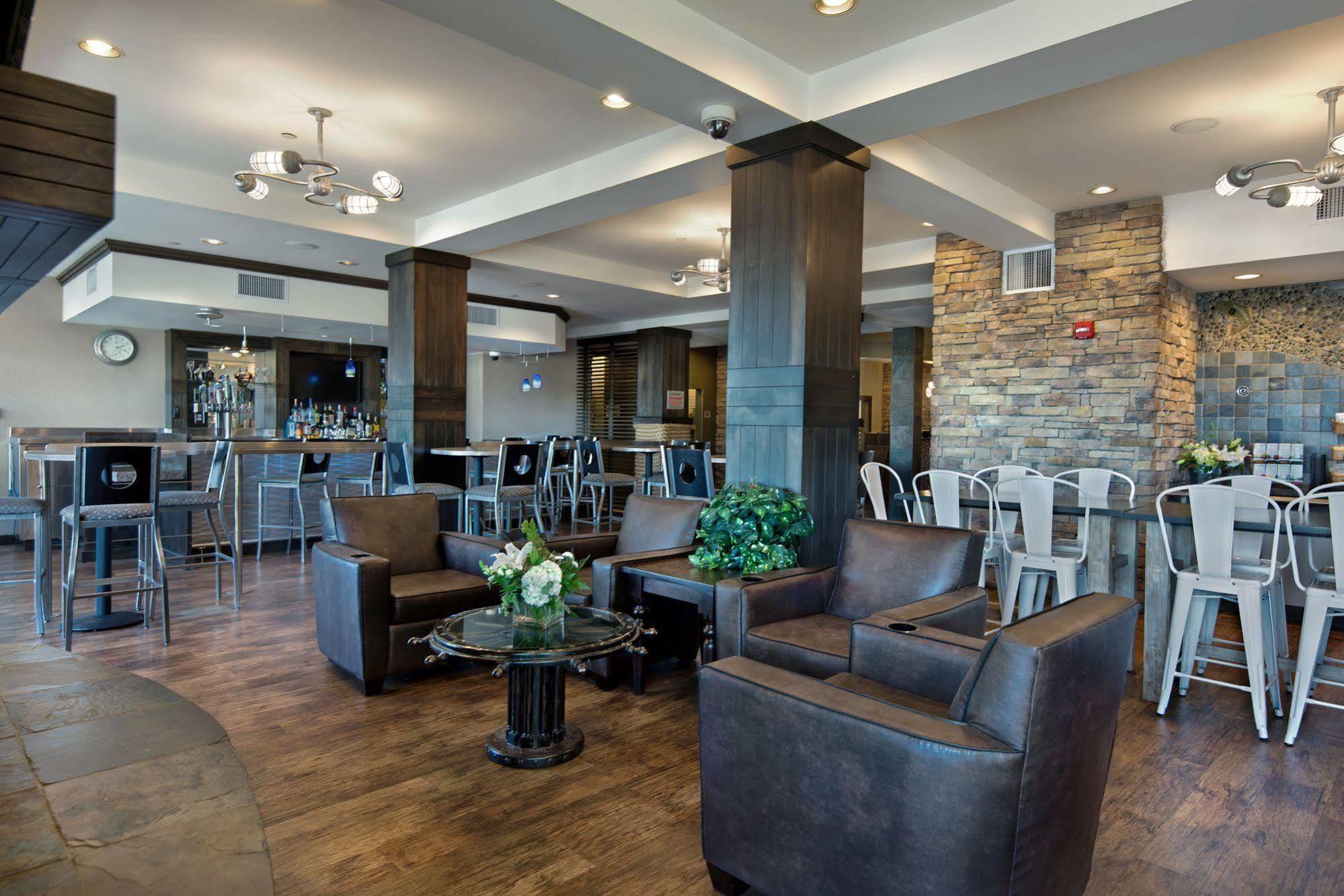 Oxford Suites Silverdale Extérieur photo